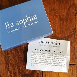 Lia Sophia Jewelry - β¨π Lia Sophia Mother of Pearl Earrings & Necklace Lia Sophia Jewelry - β¨π Lia Sophia Mother of Pearl Earrings & Necklace